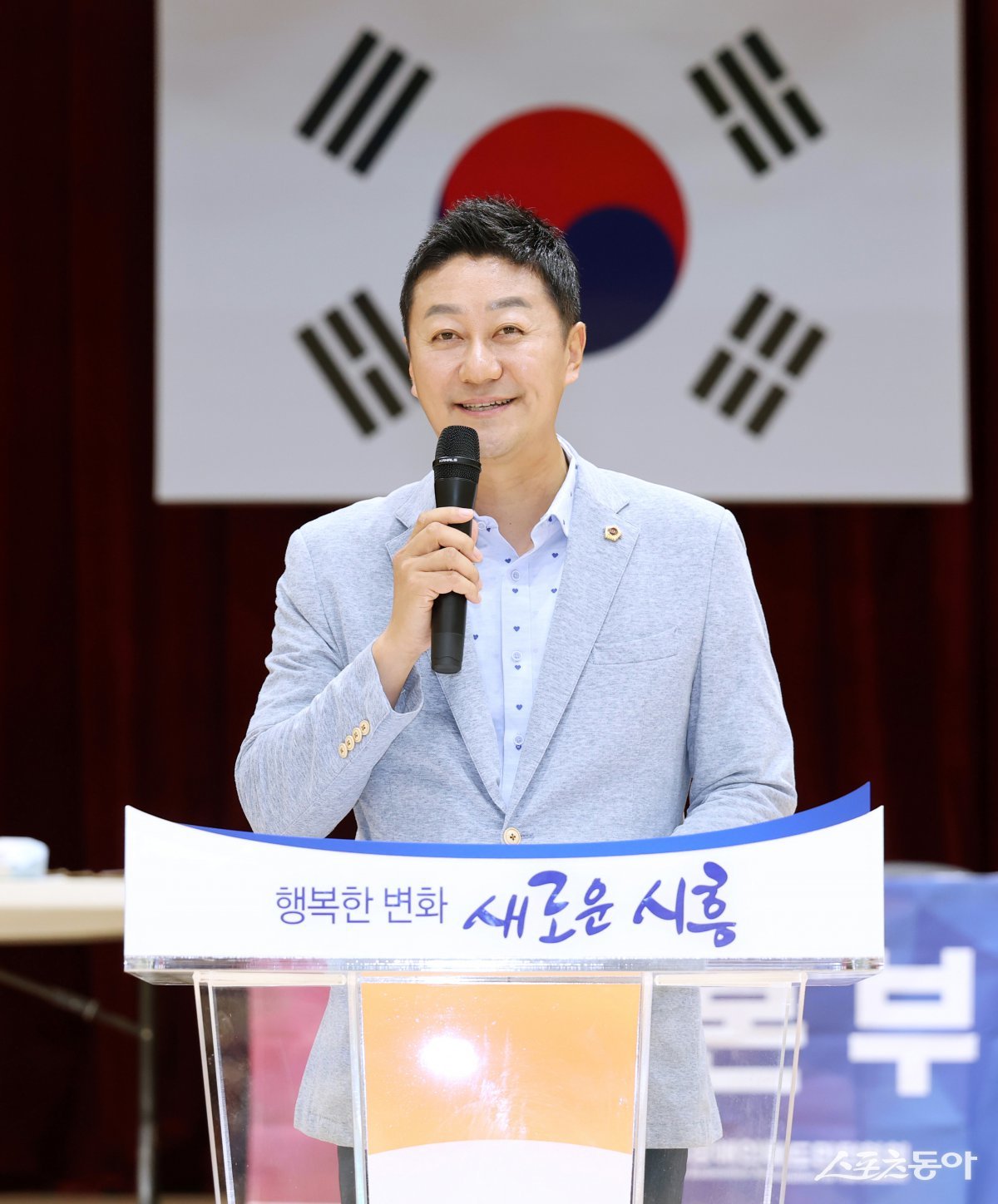 김진경 경기도의회 의장(더불어민주당, 시흥3)은 지난 12일 시흥어울림국민체육센터에서 열린 ‘제3회 시흥시 장애인 어울림 배드민턴대회’에 참석해 참가 선수들과 관계자들을 격려하고 응원의 메시지를 전했다. 사진제공|김진경 경기도의회 의장