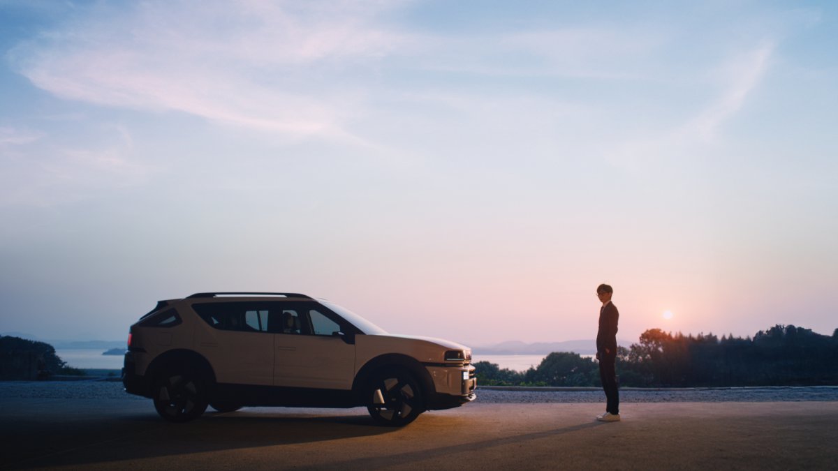 현대자동차가 제안한 친환경 수소 모빌리티 비전에 방송인 유재석씨가 화답했다. 디 올 뉴 넥쏘와 유재석. 사진제공 |현대차