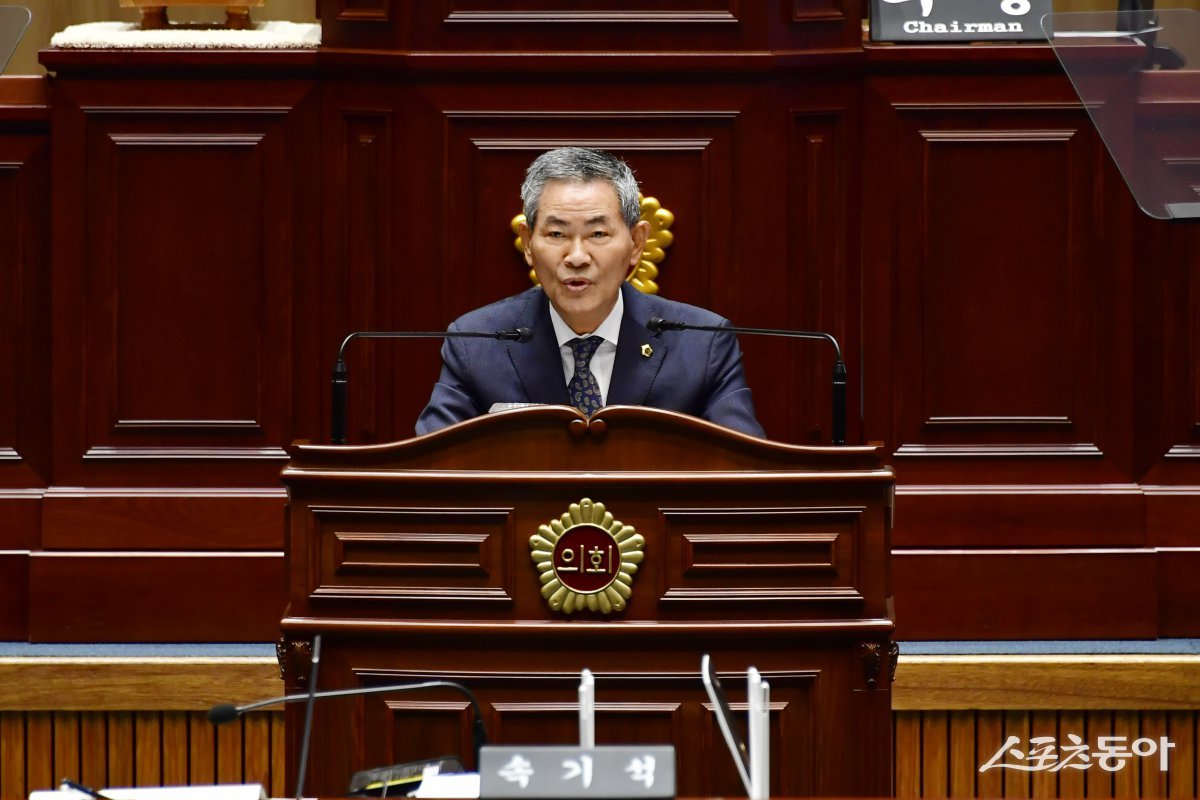 광주광역시의회 서용규 의원(더불어민주당, 비례대표)은 14일, 제334회 제2차 본회의 시정질문을 통해 광주시 교통약자이동지원센터 운영 전반에 대한 문제를 제기하고, 광주시의 대대적인 제도 개선을 촉구했다. 사진제공=광주광역시의