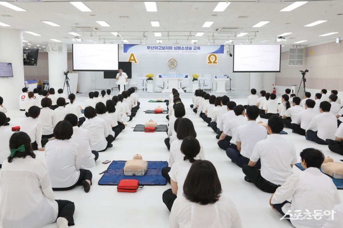 지난 12일 신천지 부산교회에서 심폐소생술 교육을 진행하고 있다. (사진제공=신천지 부산교회)