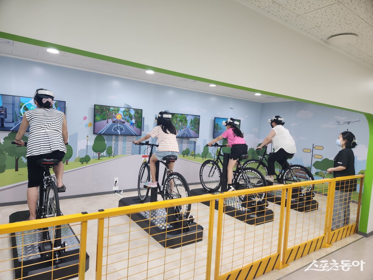 인천광역시교육청(교육감 도성훈)은 여름방학을 맞아 오는 7월 28일부터 8월 14일까지 학생안전체험관에서 학생, 학부모, 인천 시민을 대상으로 한 ‘안전체험 프로그램’을 운영한다(‘안전체험프로그램’ 운영 모습). 사진제공|인천광역시교육청