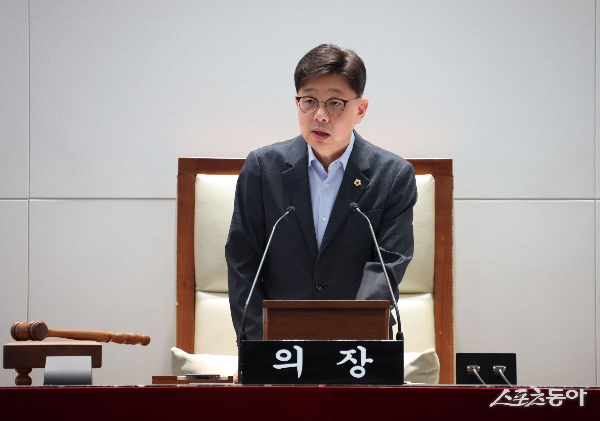 안광림 부의장(의장 대행)이 임시회 첫날 열린 제1차 본회의에서 개회사를 하고 있다.  사진제공ㅣ성남시의회 