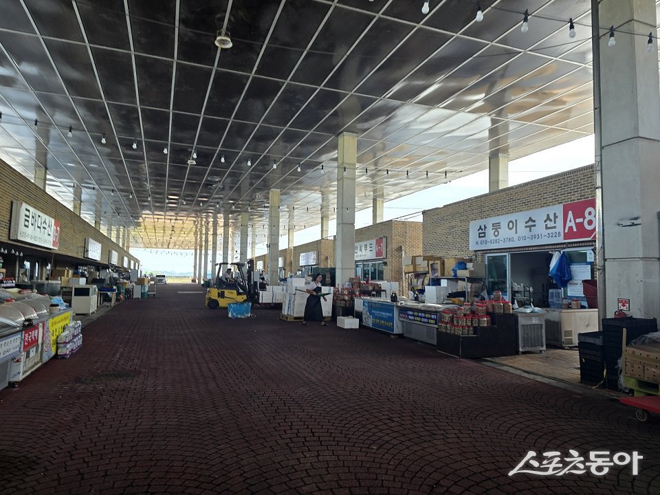 지도젓갈타운 골목형상점가 일원. 사진제공=신안군