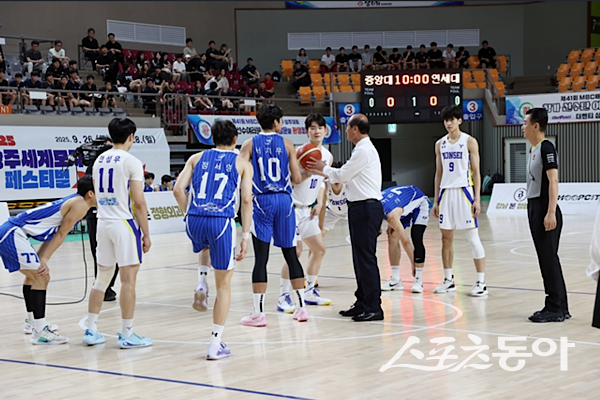 상주실내체육관 신관에서 ‘제41회 MBC배 전국대학농구 상주대회’가 진행 중인 모습. 사진제공ㅣ상주시