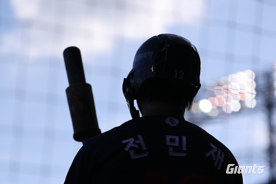 롯데 전민재는 후반기 첫 3경기에서 6타수 무안타로 침묵했다. 사진제공|롯데 자이언츠