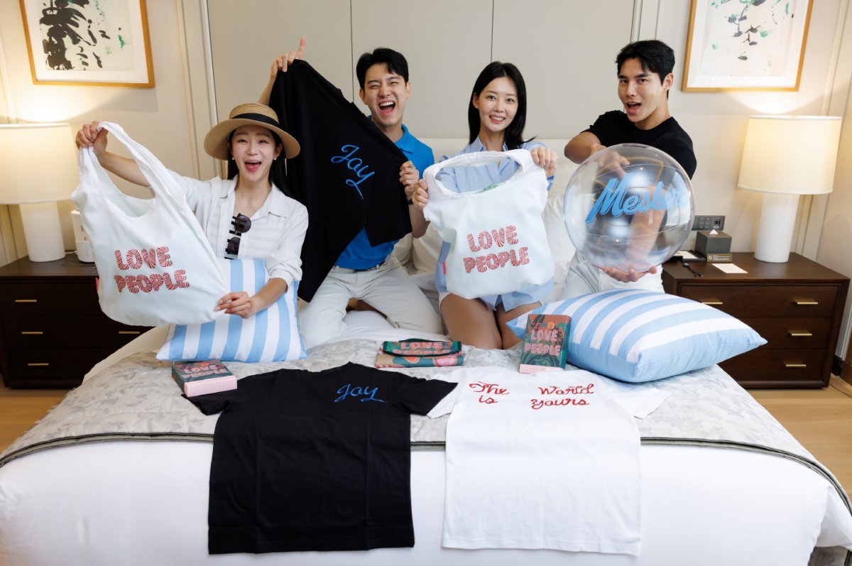 조엘 메슬러 협업 굿즈와 객실패키지 기브어웨이 세트