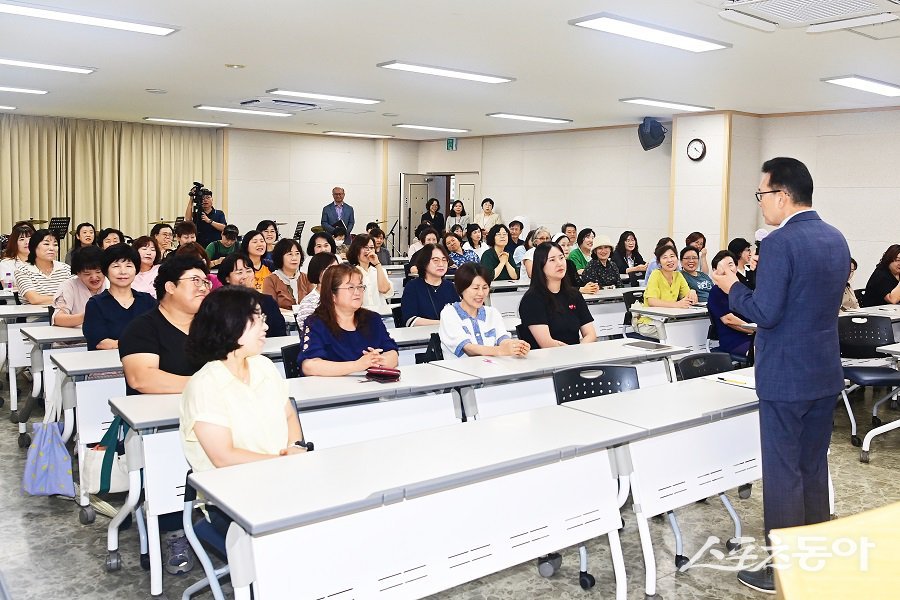 인천 연수구, 통장들의 역량 강화를 위해 소양 교육을 진행했다. 사진제공｜인천 연수구청