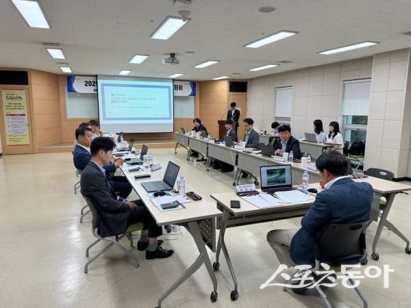 포항시가 지난 16일 강소기업성장위원회를 개최하고 있는 모습. 사진제공ㅣ포항시