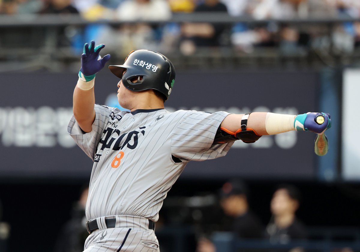 한화 노시환이 22일 잠실 두산전에서 19호 홈런을 쳐냈다. 3년 연속 20홈런에 1개만을 남겼다. 뉴시스
