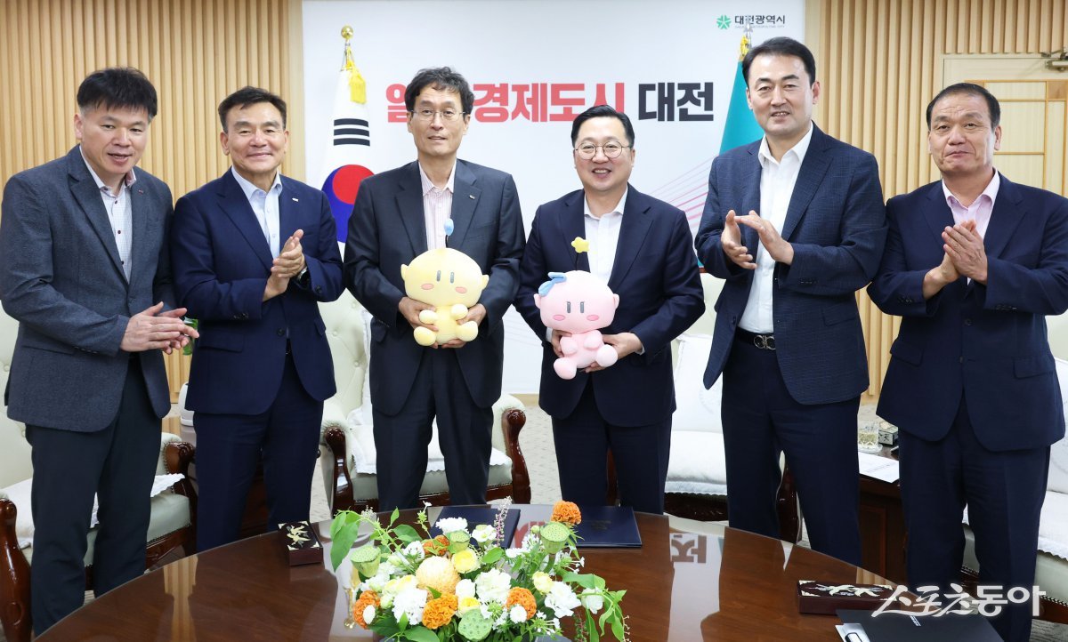 대전시는 지난 22일 한국도로공사와 함께 ‘고속도로 통행료 지원사업’에 관한 업무협약을 체결하고, 도시철도 2호선 건설로 인한 도심 교통 혼잡을 줄이기 위한 본격적인 교통 분산 대책에 착수했다. 사진제공|대전시