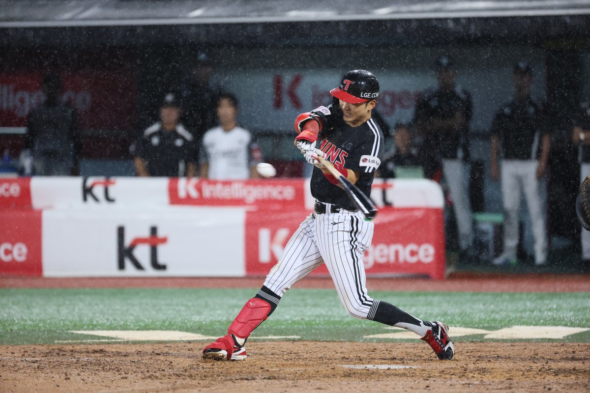 LG 박해민은 22일 광주 KIA전에서 9번타자 중견수로 선발출전해 9회초 극적인 동점 3점포를 터트렸다. LG는 접전 끝 KIA를 9-7로 물리쳤다. 사진제공｜LG 트윈스