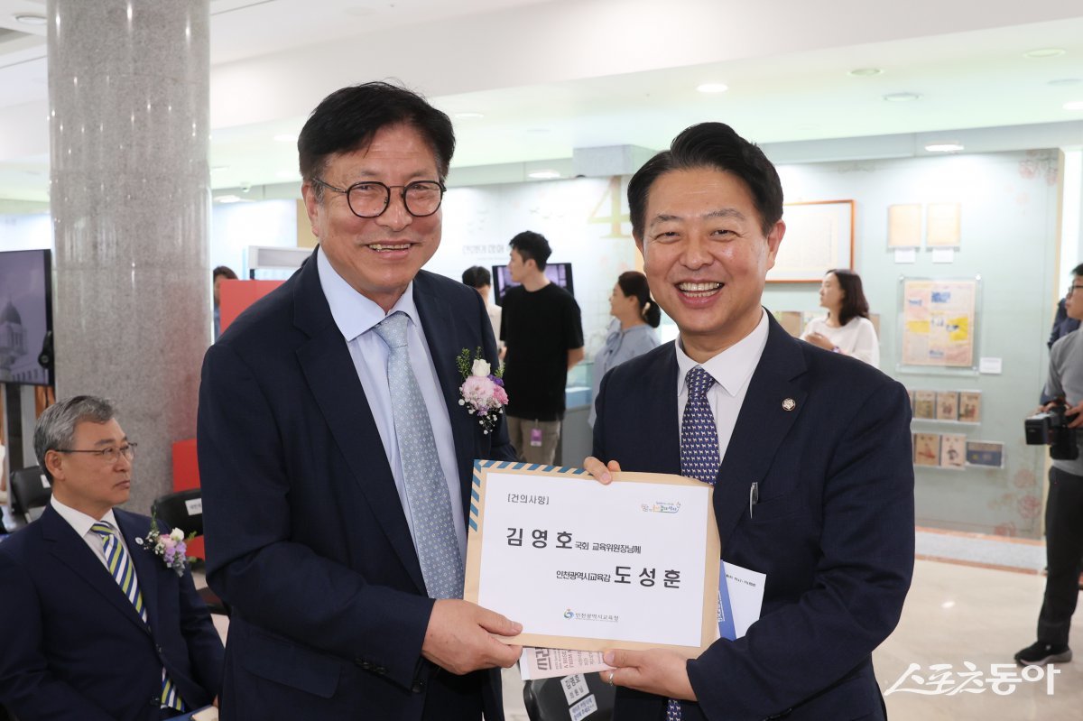 도성훈 인천광역시교육감이 지난 21일 김영호 국회 교육위원장을 만났다. 사진제공|인천교육청