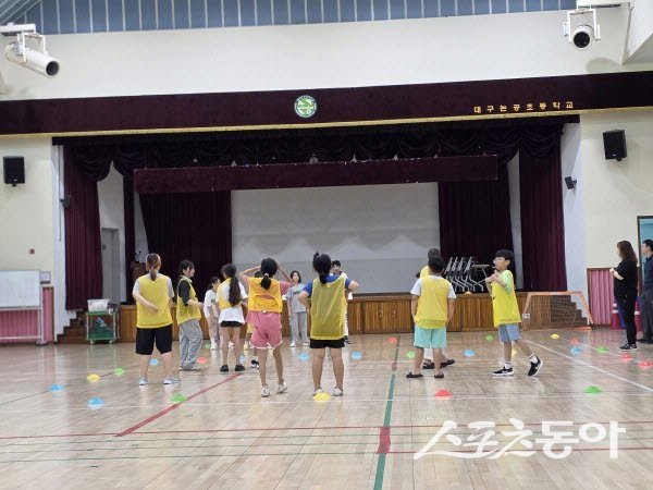 달성교육재단이 다문화 학생들을 위한 함께하는 건강캠프를 웅영하고 있다. 사진제공 ㅣ 달성군