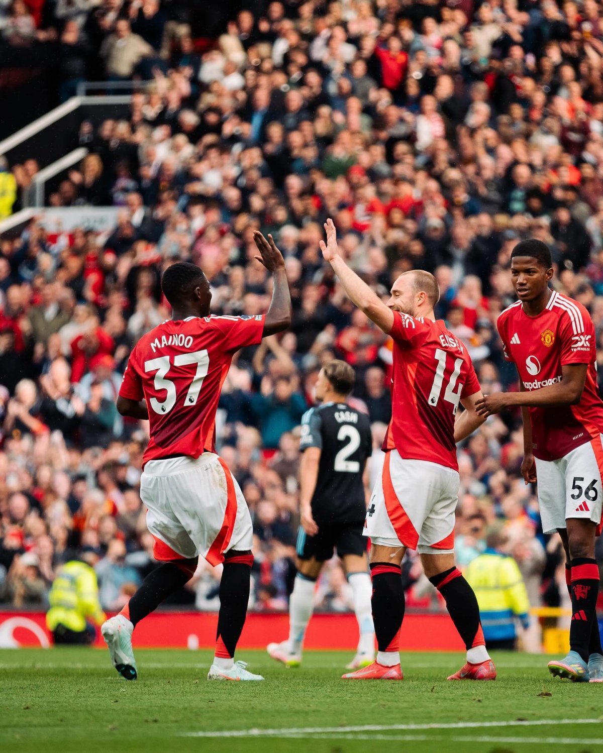 맨체스터 유나이티드는 최근 몇 년간 성적 부진에도 불구하고 2년 연속 5% 인상을 단행했다. 구단 CEO 오마르 베라다는 “운영비 상승을 상쇄하기 위한 불가피한 결정”이라며 “11년 연속 가격을 동결했던 만큼, 팬들의 이해와 지지를 바란다”고 밝혔다. 사진출처|맨체스터 유나이티드 페이스북