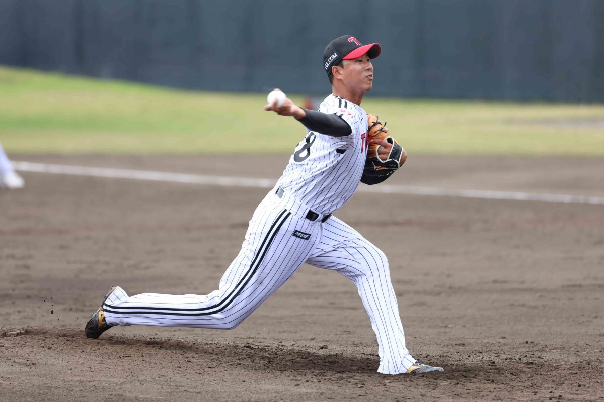 LG 정우영(사진)은 22일 이천 키움과 2군 경기에서 선발등판해 2이닝 4실점을 기록했다. 염경엽 감독은 정우영이 자신의 것을 다해볼 충분한 시간을 주려 한다. 사진제공|LG 트윈스