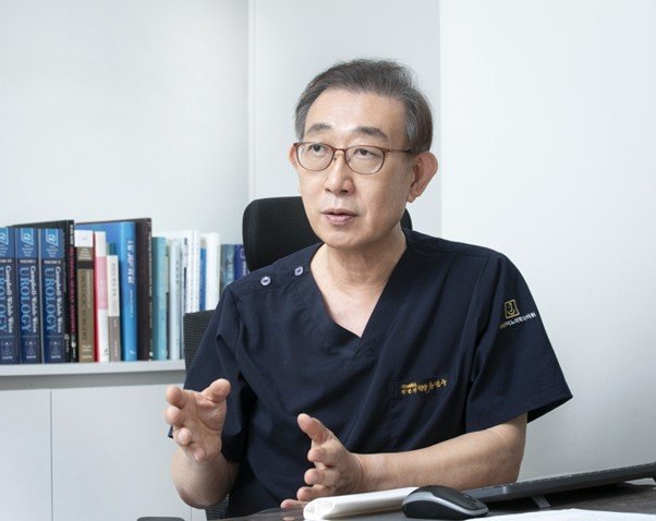 강남 닥터주비뇨의학과의원 주명수 대표원장. 사진제공ㅣ닥터주비뇨의학과의원