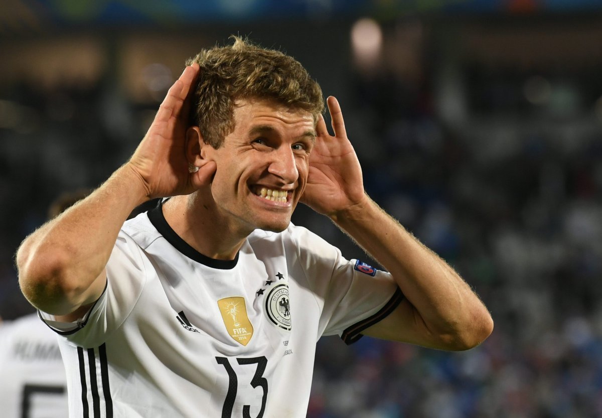 바이에른 뮌헨의 원클럽맨 뮐러가 현역연장을 결심했다. 현재로선 그의 행선지는 MLS가 유력하다. 앞서 은퇴나 바이에른 뮌헨과 재계약 가능성이 거론됐지만, 그는 이같은 가능성을 일축한 바 있다. 신화뉴시스