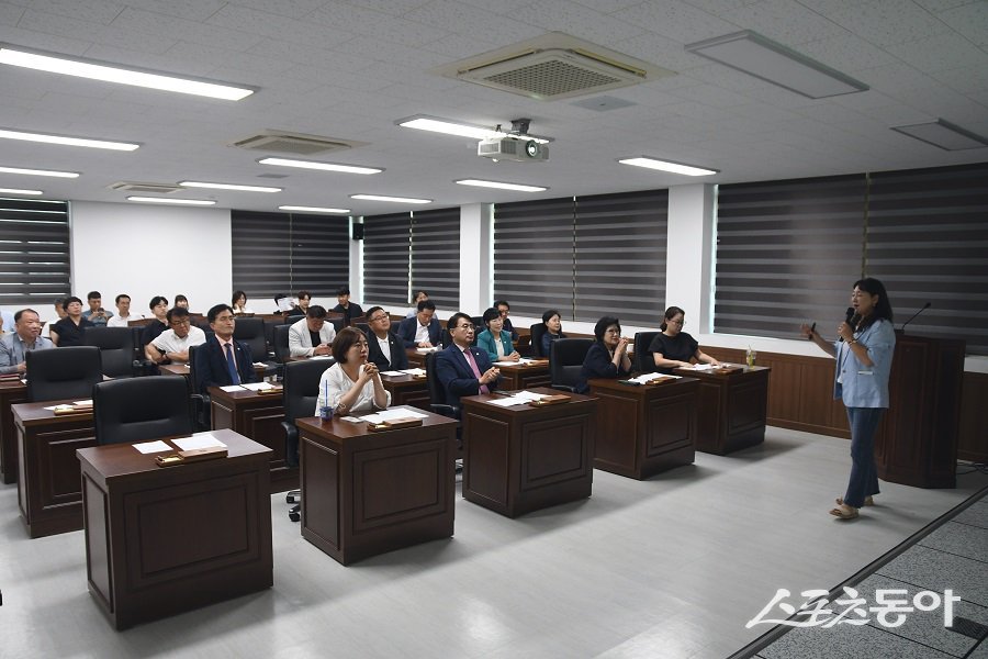 인천 미추홀구의회, 올바른 조직문화 정착을 위해 4대 폭력 예방교육을 진행했다. 사진제공|인천 미추홀구의회