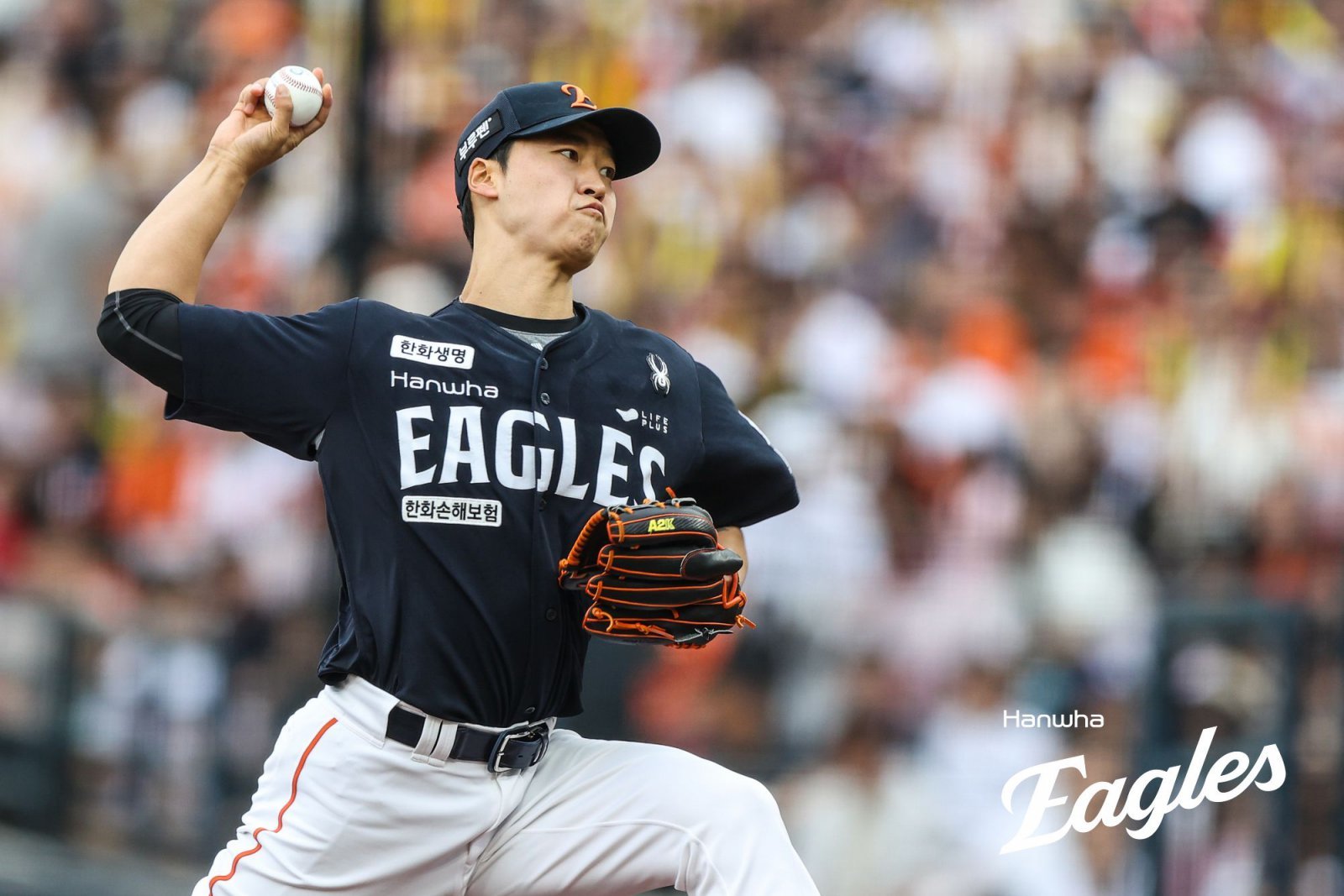 한화 엄상백은 23일 잠실 두산전에서 구원등판해 2.2이닝 6실점으로 흔들렸다. 그는 후반기 첫 경기에서도 전반기 부진을 털어내지 못하며 아쉬움을 남겼다. 사진제공|한화 이글스