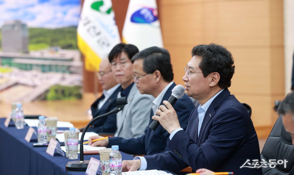 이상일 용인특례시장은 지난 24일 괴산군청을 방문해 괴산군과 자매결연을 체결했다. 사진제공｜용인시