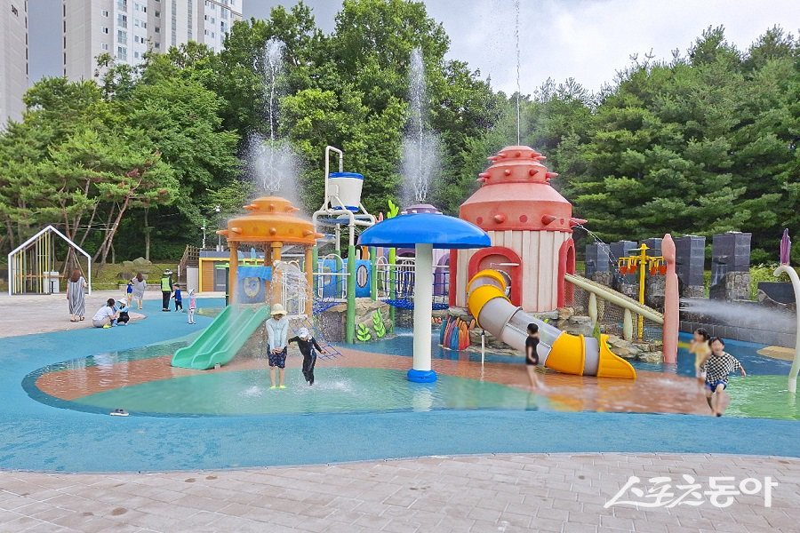 김포시, 걸포중앙공원 물놀이장 개장하여 많은 시민이 찾고 있다. 사진제공｜김포시청