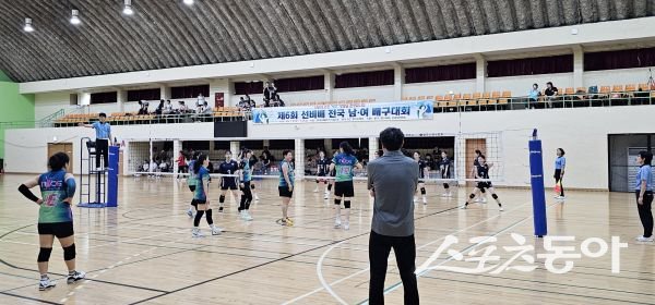 지난해 제6회 선비배 전국남여배구 경기가 진행 중인 모습. 사진제공ㅣ영주시
