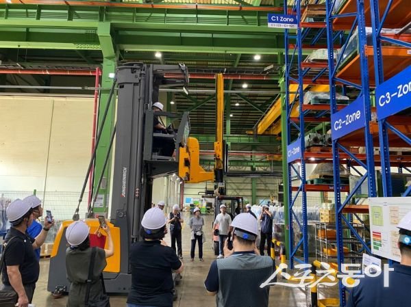 포항시와 (재)포항테크노파크는 지난 22일 경북 칠곡 ㈜디에스티에서 ‘스마트공장 우수기업 현장학습’을 실시했다. 사진제공ㅣ포항시