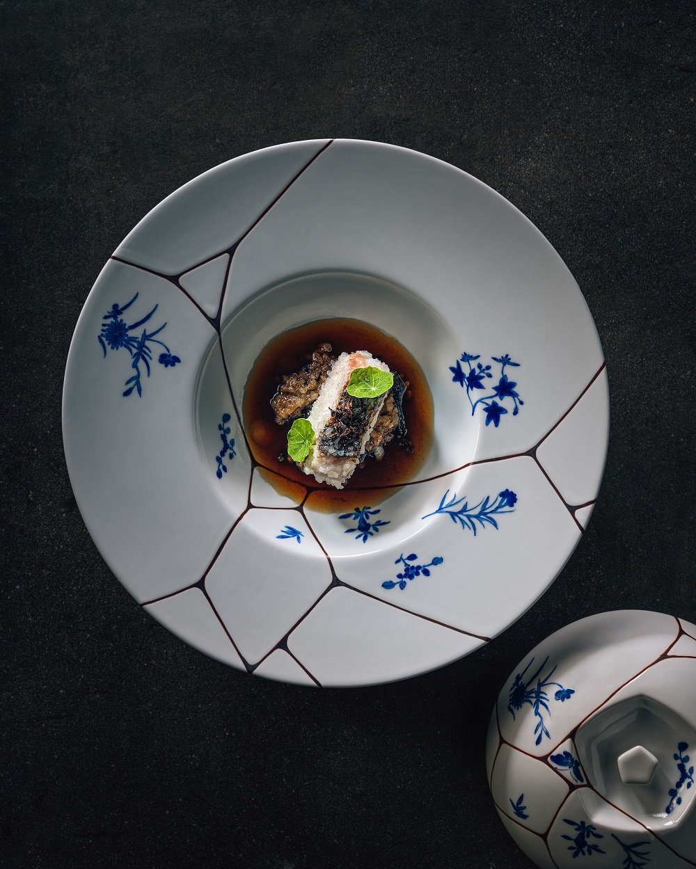 조선 팰리스 더 그레이트 홍연 능이 버섯과 민어 찹쌀 찜