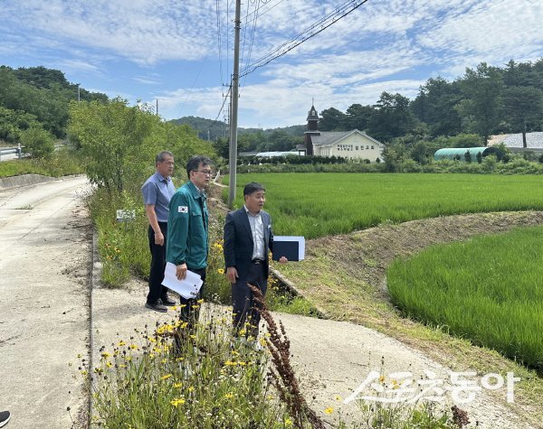 박시홍 봉화부군수가 관내 읍면동을 순회하며 재해 취약지역과 주요 사업장 등 현장 점검을 하고 있다. 사진제공 ㅣ 봉화군