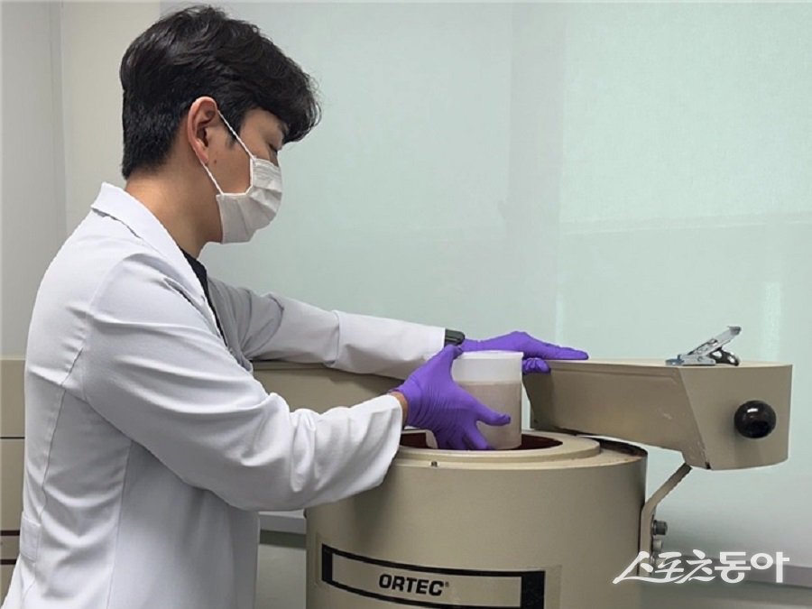 인천광역시(시장 유정복)가 최근 제기된 북한 우라늄 정련공장 핵폐수 유출 의혹과 관련해, 강화군 해역 수산물의 안전성을 확보하기 위한 방사능 검사를 강화하고 나섰다. 사진제공｜인천시