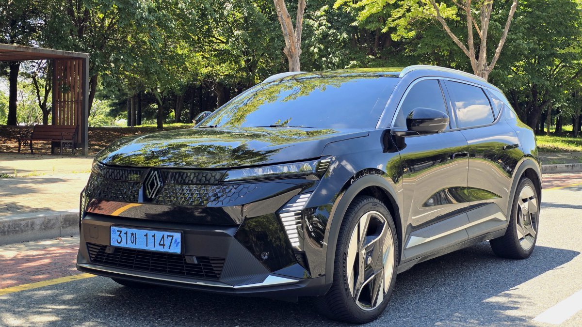 르노 세닉 E‑Tech는 전용 전기차 플랫폼을 바탕으로 한 넓은 실내, 안정적인 주행 감각, 높은 전비 효율을 앞세워 패밀리 전기 SUV 시장의 다크호스로 주목받고 있다. 원성열 기자 sereno@dogna.com