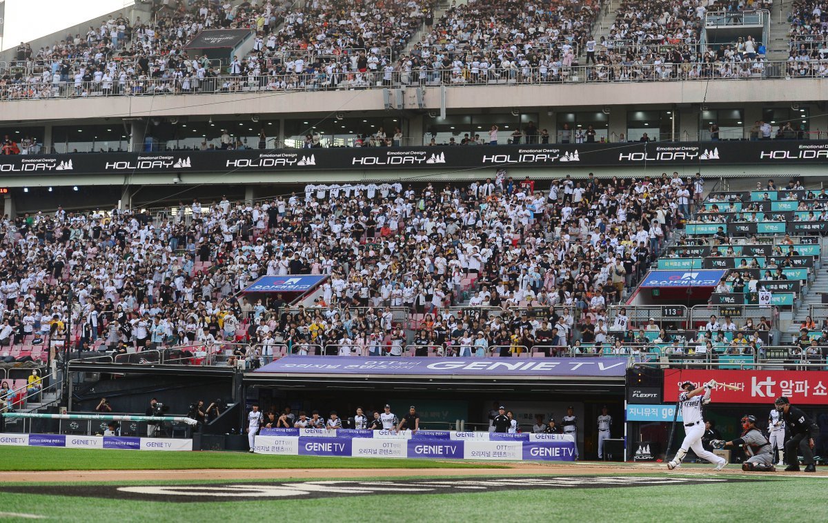 27일 수원 삼성-KT전이 매진됐다. 스포츠동아 DB