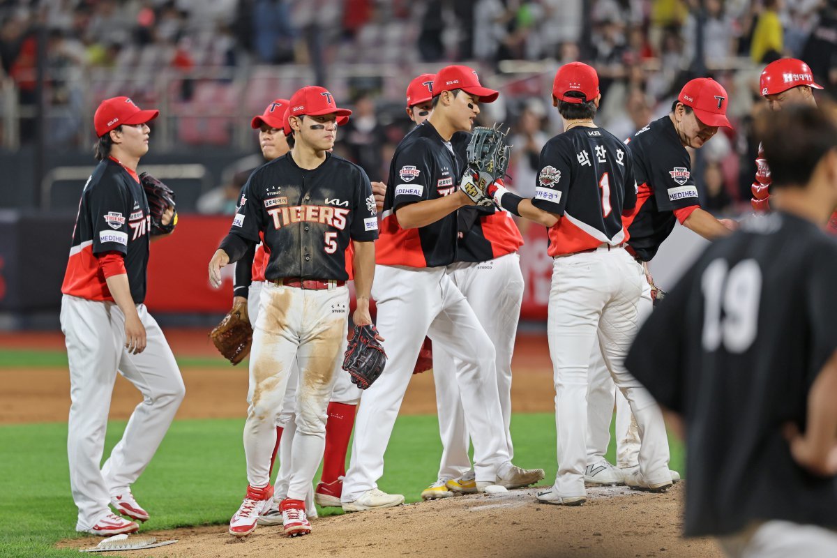 KIA는 후반기 7경기에서 1승6패를 기록하며 하위권으로 추락할 위기를 맞이했다. 팀은 후반기 불안한 불펜 운영에 발목이 잡히고 있다. 사진제공|KIA 타이거즈