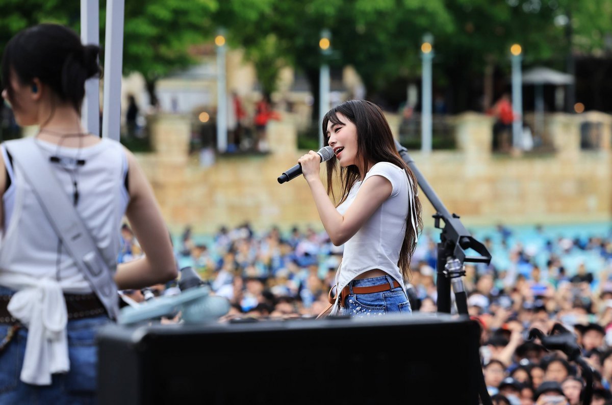 7월 19일 캐리비안 베이 워터 뮤직 풀파티에서 펼쳐진 QWER 공연