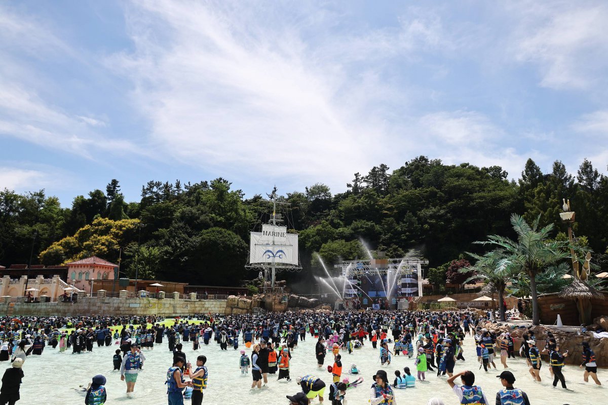 캐리비안 베이 파도풀에서 펼쳐지는 워터 뮤직 풀파티 현장