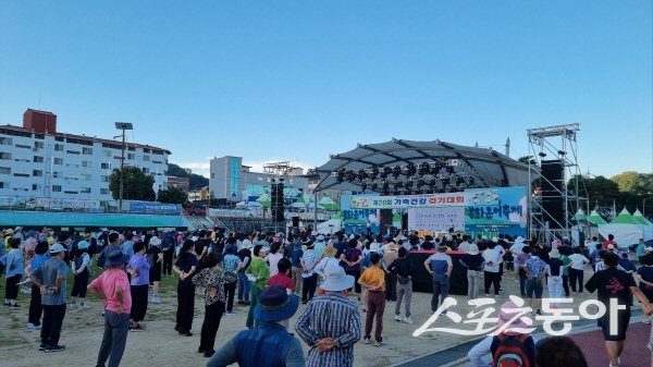 제20회 가족건강걷기대회가 봉화체육공원에서 성황리에 개최됐다. 사진제공 ㅣ 봉화군