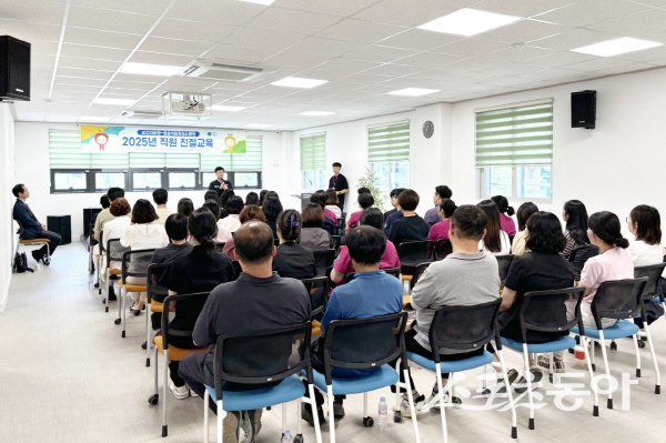 청송군보건의료원이 직원 100명을 대상으로 친절교육을 실시하고 있다. 사진제공 ㅣ 청송군