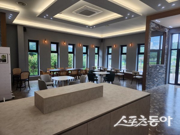 예천군이 농촌유휴시설활용 지역경제활성화 사업으로 추진한 ‘석송령 카페’가 문을 열었다. 사진제공 ㅣ 예천군