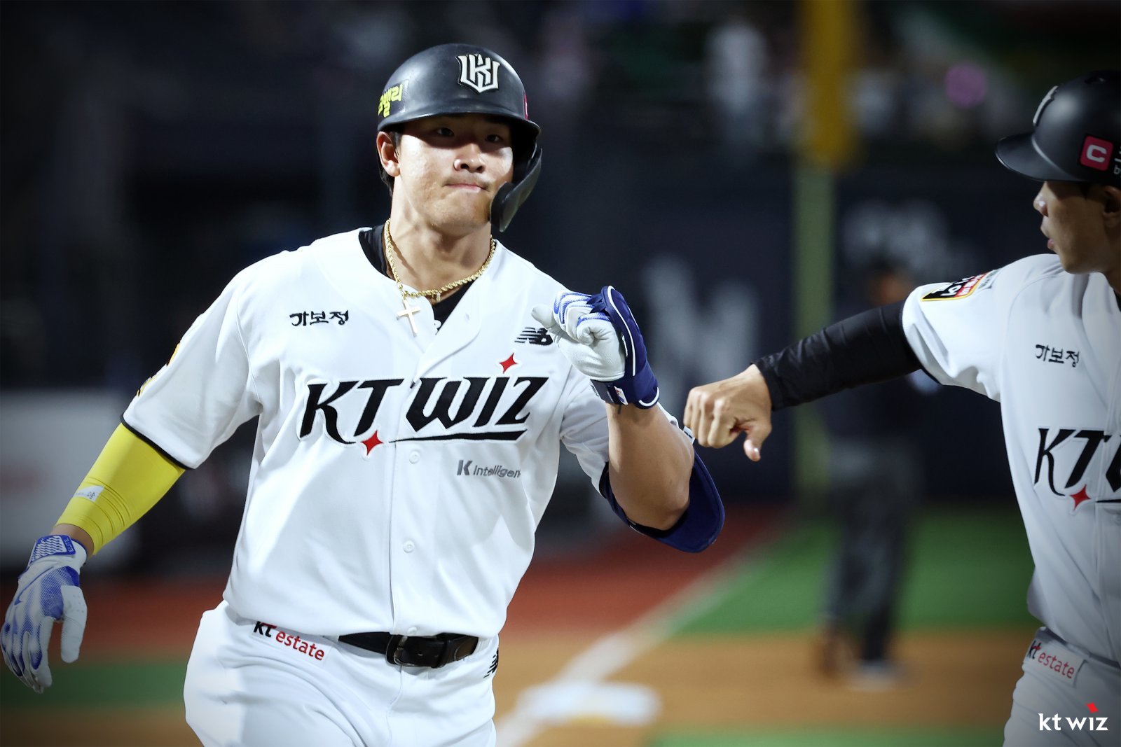 삼성 원태인, 키움 송성문, KT 안현민이 올해 일구상 최고투수, 최고타자, 신인상의 주인이 됐다. 신인상을 받은 안현민은 올 시즌 112경기에 출전해 타율 0.334(395타수 132안타), 22홈런, 80타점, 출루율 0.448을 기록하며 KT 타선을 이끌었다. 사진제공|KT 위즈