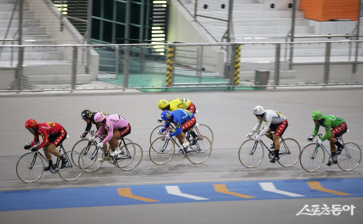 광명스피돔에서 특선급 선수들이 경주를 펼치고 있다. 사진제공 | 국민체육진흥공단