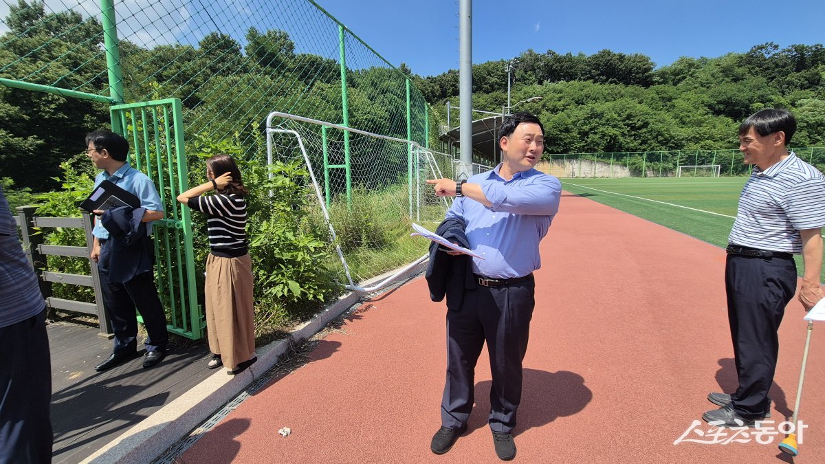 경기도의회 고준호 의원(국민의힘, 파주1)은 지난 28일 파주시 조리읍 봉일천고등학교 후문 통행로 개방 문제 해결을 위해 현장을 직접 점검하고 관계기관과 실질적인 논의에 나섰다. 사진제공｜고준호 의원