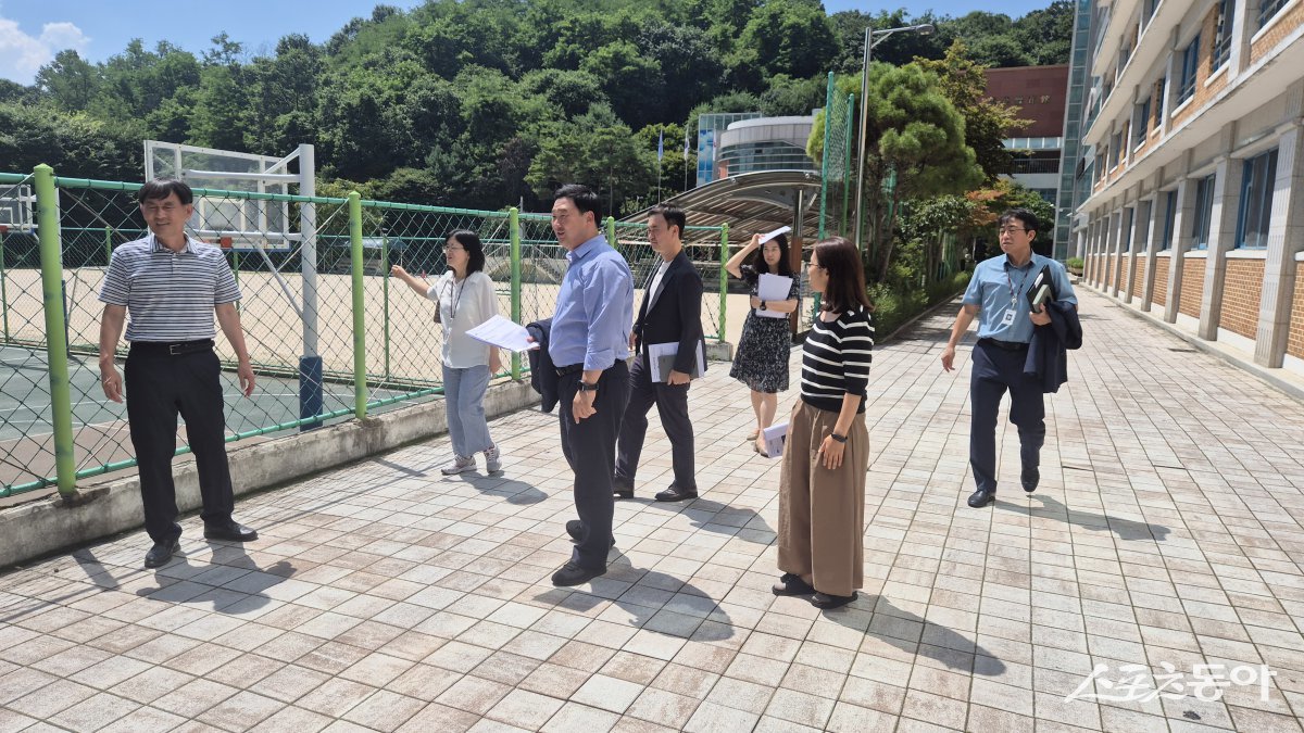 경기도의회 고준호 의원(국민의힘, 파주1)은 지난 28일 파주시 조리읍 봉일천고등학교 후문 통행로 개방 문제 해결을 위해 현장을 직접 점검하고 관계기관과 실질적인 논의에 나섰다. 사진제공｜고준호 의원