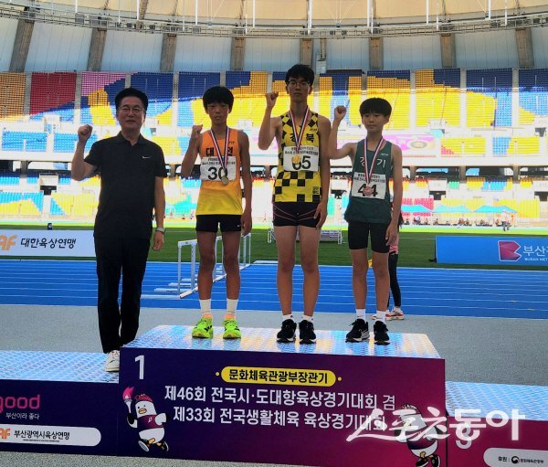 청도중앙초 박시준 선수가 제46회 전국시도대항육상경기대회서 금메달을 목에 걸었다. 사진제공 ㅣ 청도교육청