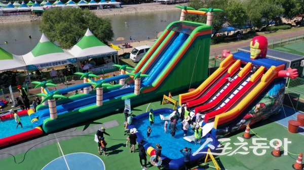 제27회 봉화은어축제 야외 어린이 물놀이장이 큰 인기를 끌고 있다. 사진제공 ㅣ 봉화군