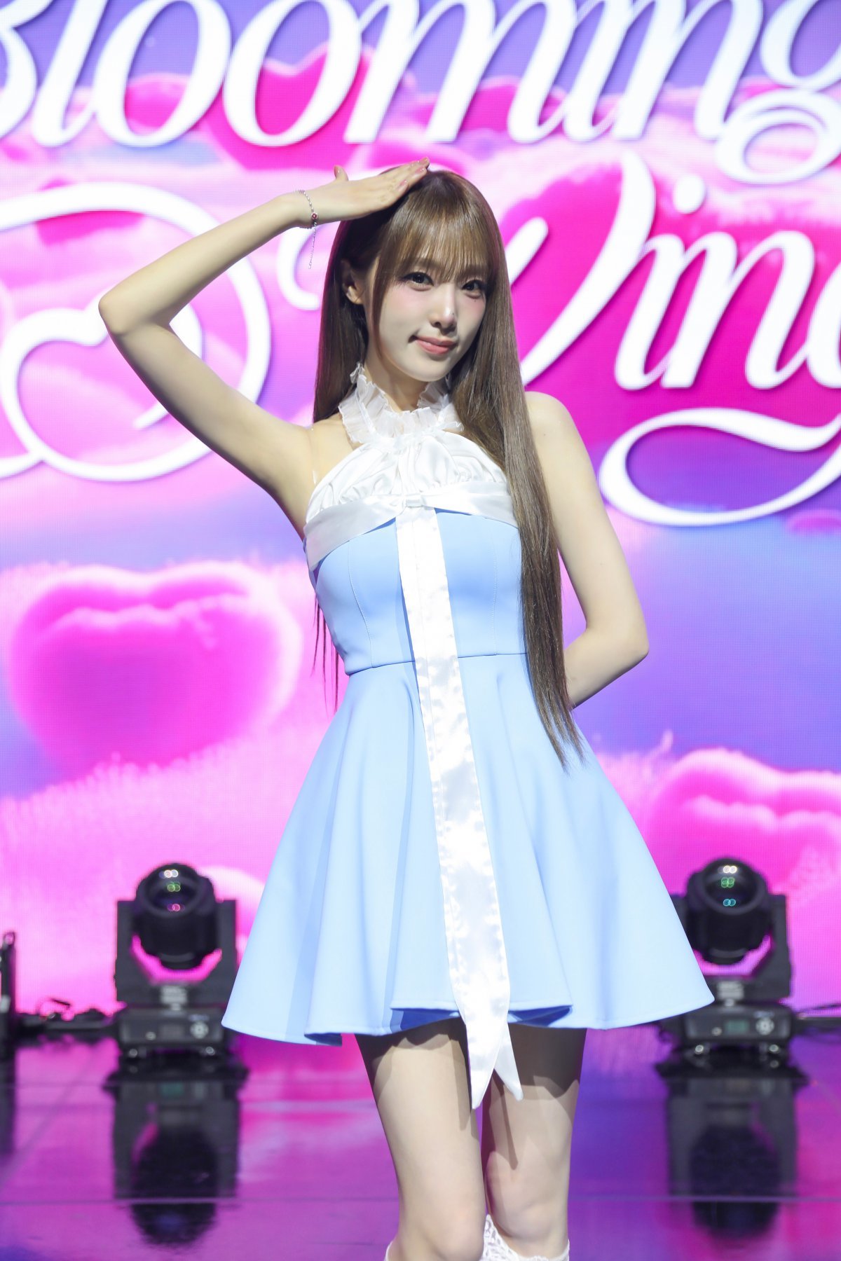 그룹 아이즈원 출신 최예나가 29일 한남동 블루스퀘어에서 4집 미니 앨범 ‘블루밍 윙스’ 컴백 쇼케이스를 가졌다. 사진제공 | 위에화 엔터테인먼트