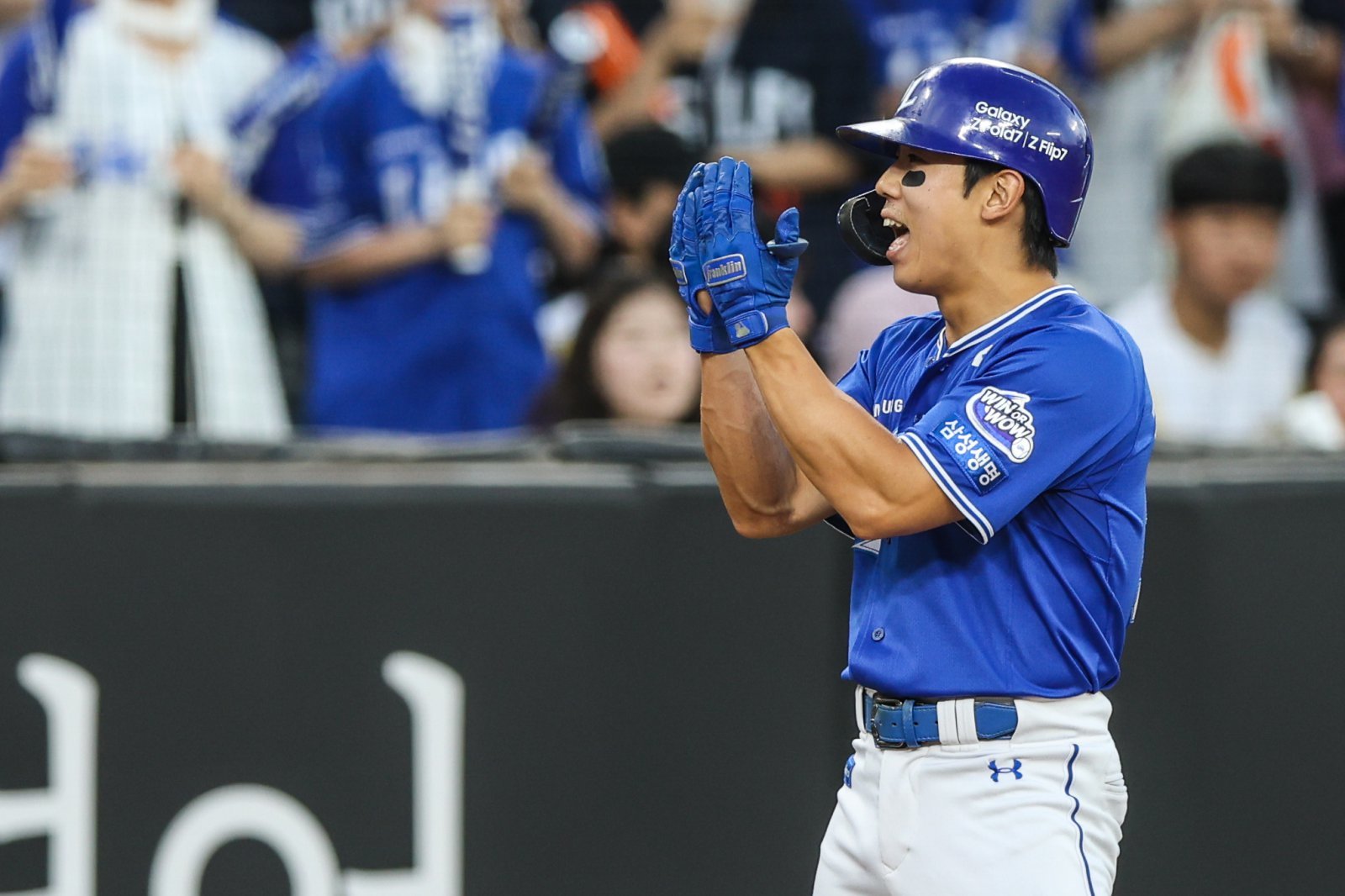 삼성 김성윤이 29일 대전 한화전에서 2회초 3루타를 쳐낸 뒤 환호하고 있다. 김성윤은 이날 5타수 3안타 2타점 1득점의 맹타를 휘두르며 팀의 9-2 승리를 이끌었다. 사진제공｜삼성 라이온즈