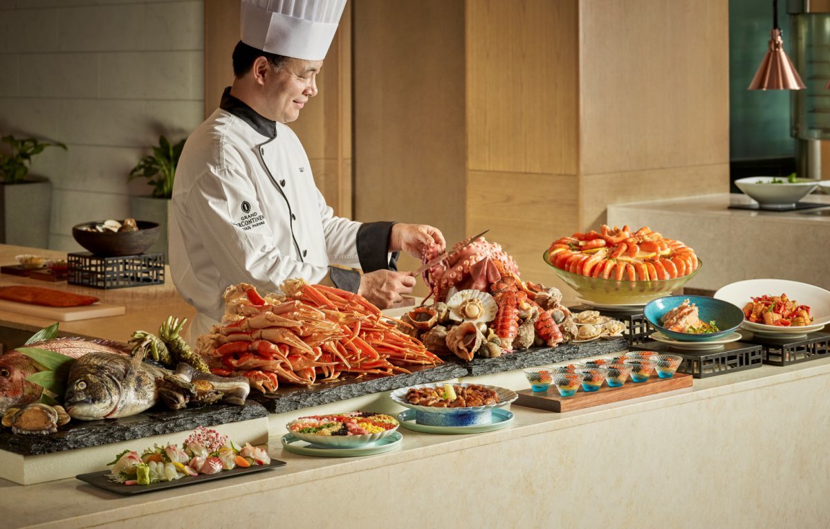 제철 보양 해산물 가득한 ‘오션스 마켓’