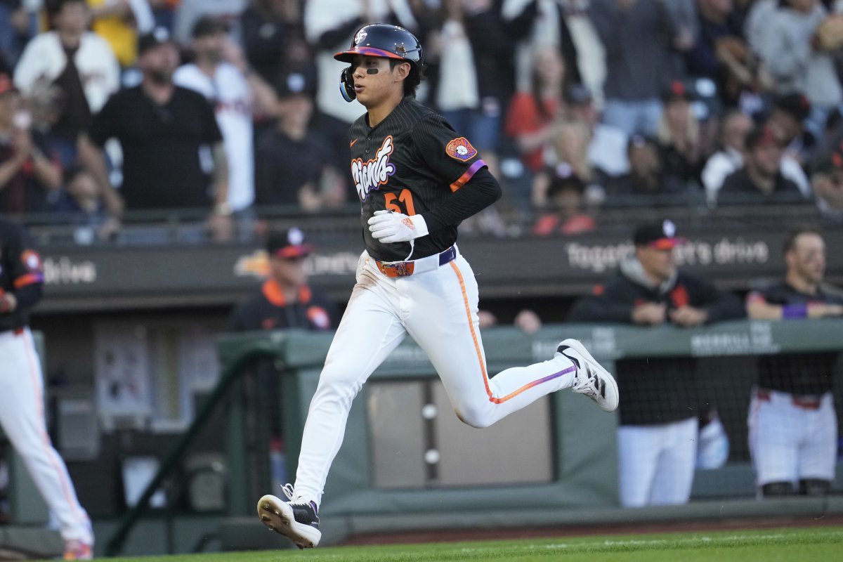 샌프란시스코 이정후는 30일(한국시간) 펜웨이파크에서 열린 ‘2025 MLB’ 피츠버그와 홈경기에서 7번타자 중견수로 선발출전해 3타수 무안타에 그쳤다. 팀은 5연패로 승률 5할 붕괴와 PO 경쟁에서 밀려날 위기에 처했다.｜AP뉴시스