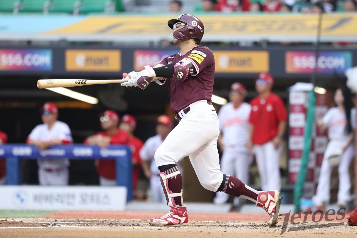 키움 임지열은 30일 인천 SSG와 원정경기에서 2번타자 좌익수로 선발출전해 6타수 1안타 1홈런 3타점 1득점을 기록했다. 경기 초반 리드를 벌리는 홈런포와 10회말 실점을 막는 빼어난 수비를 펼쳐 눈길을 끌었다. 사진제공|키움 히어로즈