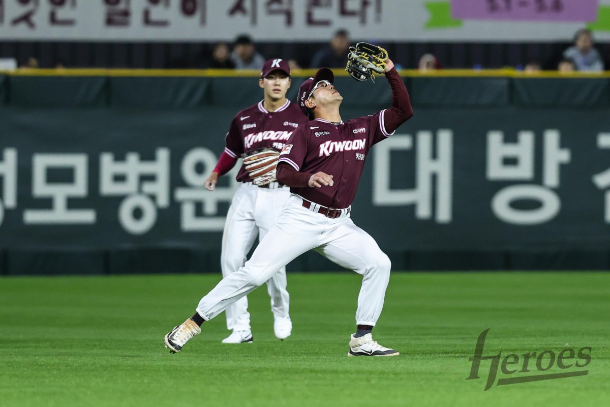 키움 임지열은 30일 인천 SSG와 원정경기에서 2번타자 좌익수로 선발출전해 6타수 1안타 1홈런 3타점 1득점을 기록했다. 경기 초반 리드를 벌리는 홈런포와 10회말 실점을 막는 빼어난 수비를 펼쳐 눈길을 끌었다. 사진제공|키움 히어로즈